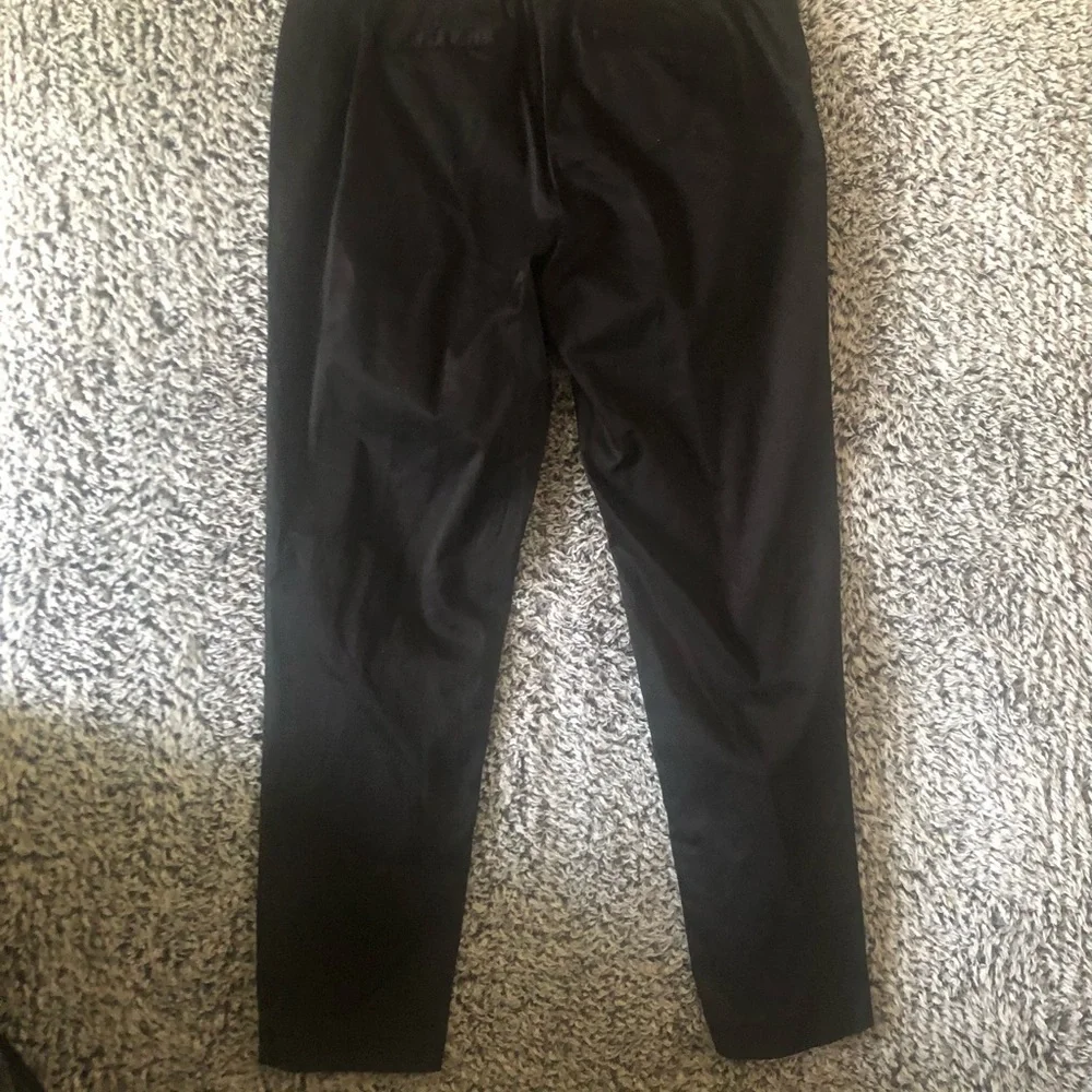 Beautiful Women’s MK Black Crops Size 8 in Excellent Used Condition
